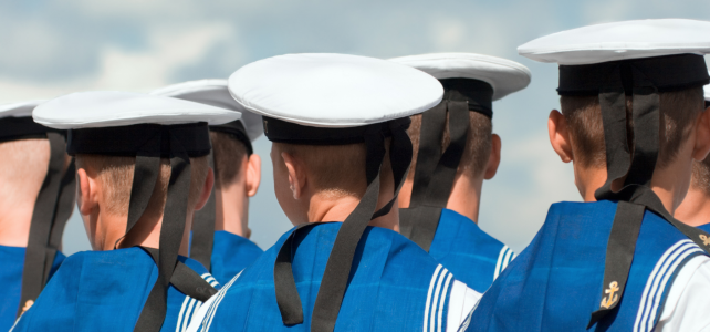 Jūrnieki uniformās